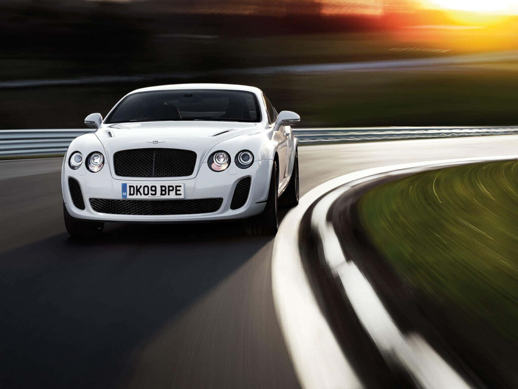 Blazing Speed: 2018 Bentley Continental Supersports Car Surges through Captivating Background Wallpaper