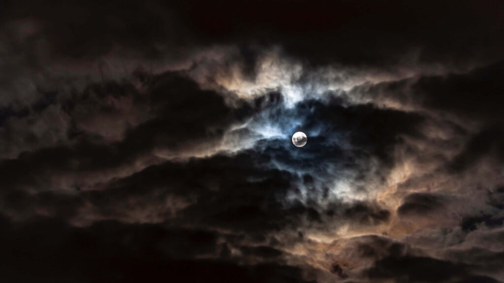 Serene Night Sky Wallpaper: Moon & Dramatic Clouds