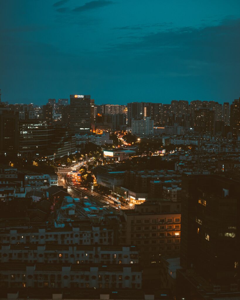 Stunning Nighttime Cityscape Wallpaper: Illuminated Buildings & Skyline