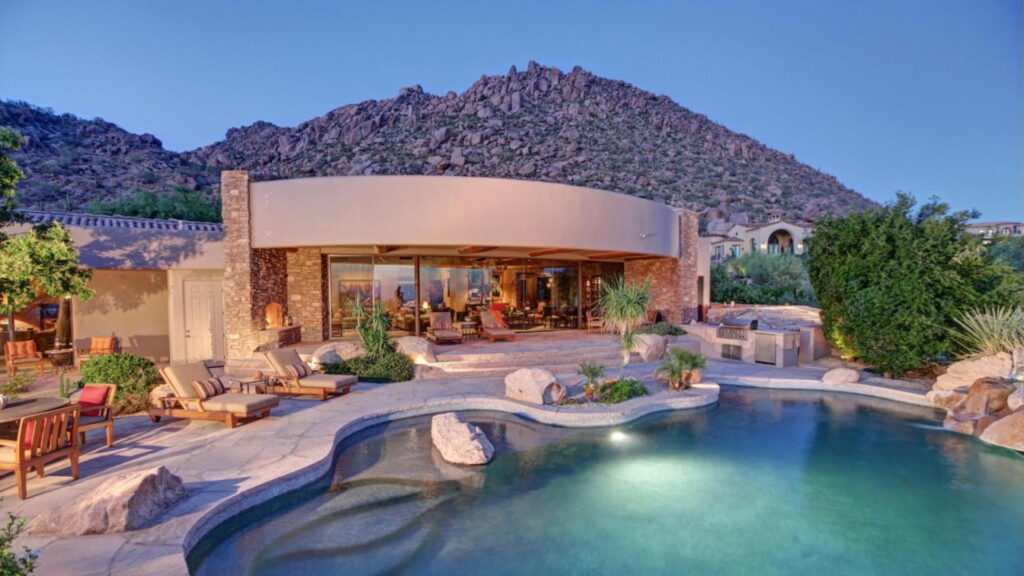 Serenity Amidst the Sun: A Captivating Oasis in a Modern Desert Dwelling Wallpaper