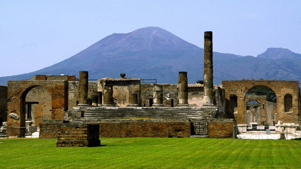 Stunning Pompeii Wallpaper: Historic Ruins & Mount Vesuvius Beauty