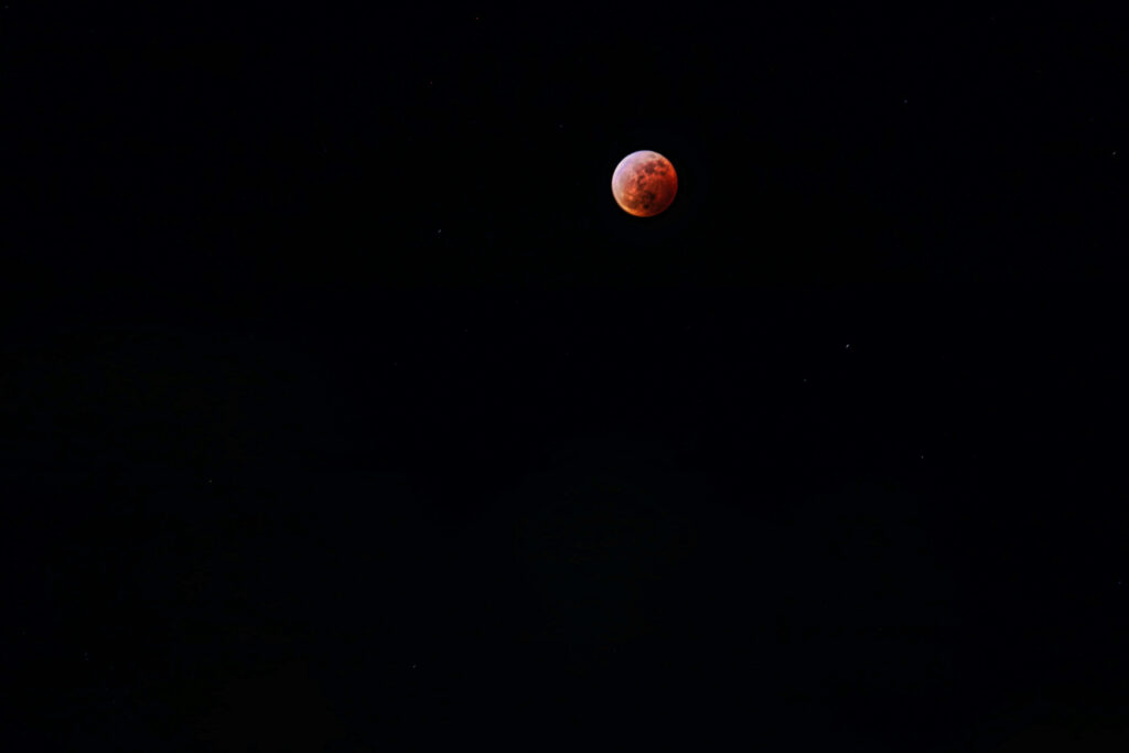 Captivating Red Moon Wallpaper: Lunar Eclipse & Dark Sky Background