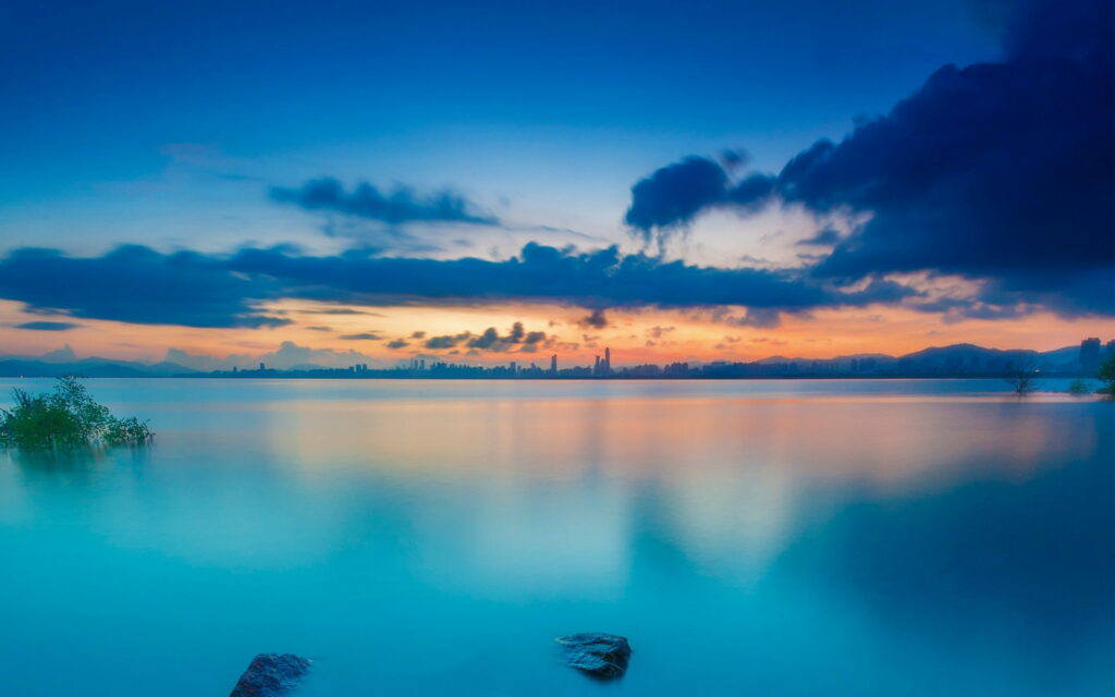 Glorious Twilight Reflections: Captivating HD Wallpaper of a Serene Sunset over Water in Nature