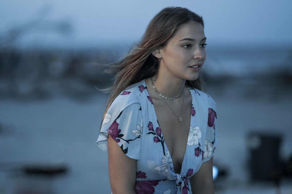 Island Beauty: Madelyn Cline as Sarah Cameron in Outer Banks Wallpaper
