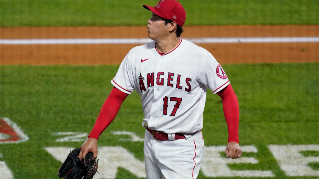 Focused Shohei Ohtani Wallpaper: Determination on the Baseball Field
