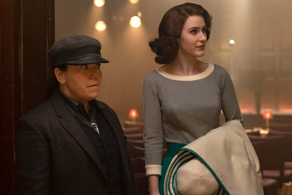 1950s Charm: Stylish Wallpaper from *The Marvelous Mrs. Maisel*