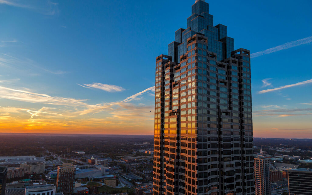Captivating Truist Plaza: Glass-Clad Landmark in Atlanta, Georgia, Set against a Serene Blue Sky Wallpaper