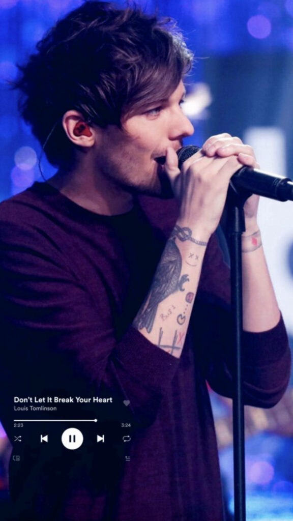 Soulful Sensation: Louis Tomlinson Captivating with Don't Let It Break Your Heart Wallpaper