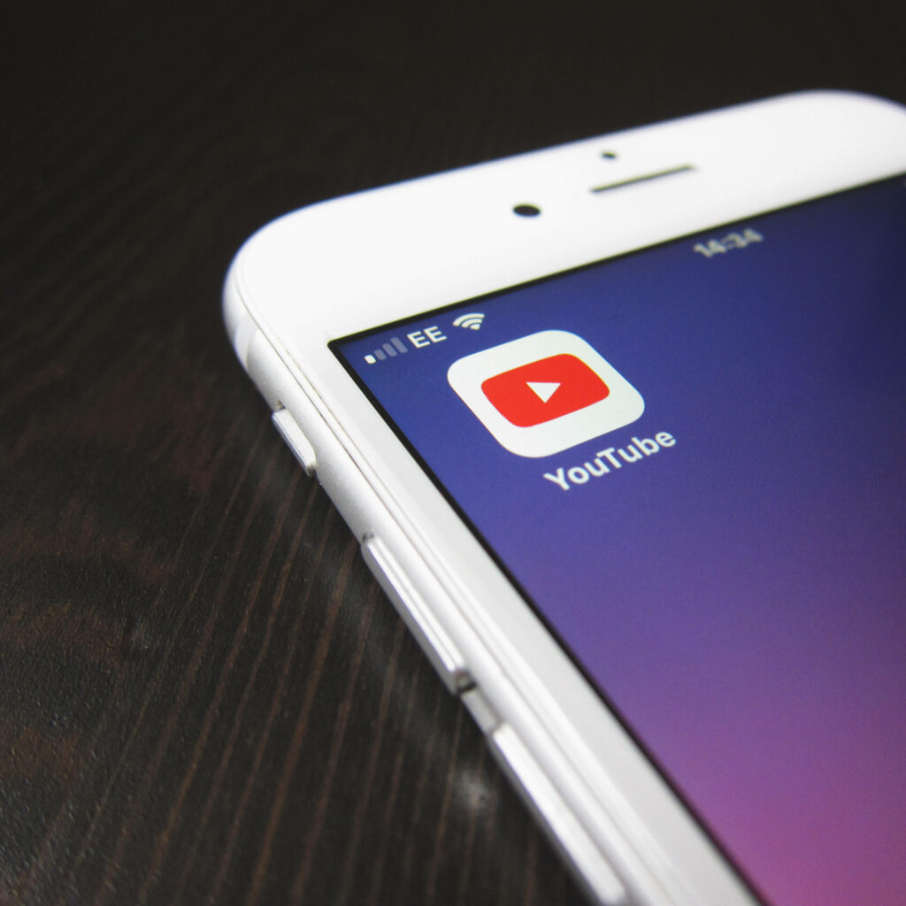 Vibrant Motorola Mobile Display featuring Classic YouTube Logo and Iconic Play Button Wallpaper