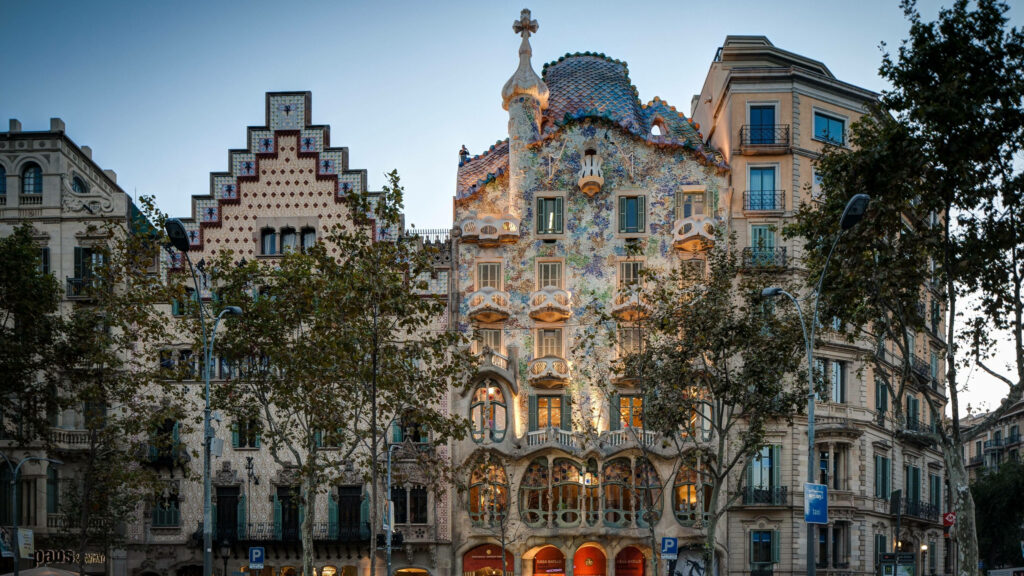 Casa Batlló Wallpaper: Iconic Gaudí Modernist Architecture Background