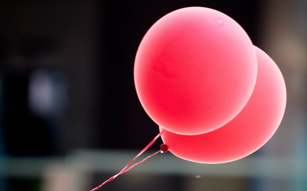 Romantic Red Balloons: A Captivating HD Wallpaper for Love Enthusiasts