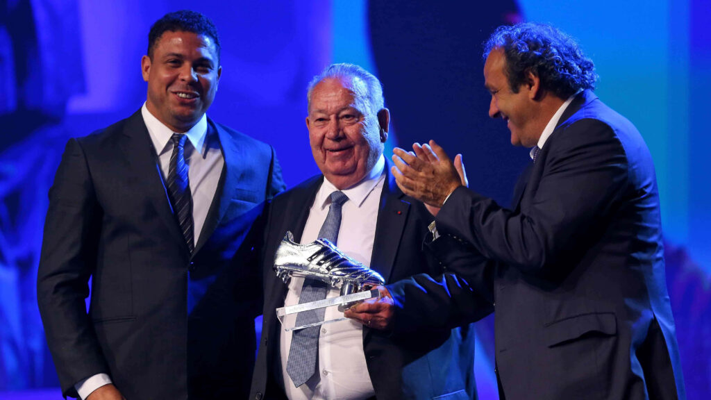 Celebrate Just Fontaine: Legendary Footballer Trophy Wallpaper Background