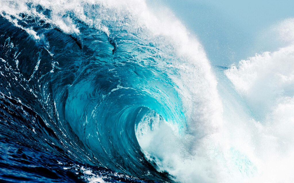 Cerulean Abyss: Captivating C-Shaped Wave in Ocean's Embrace Wallpaper