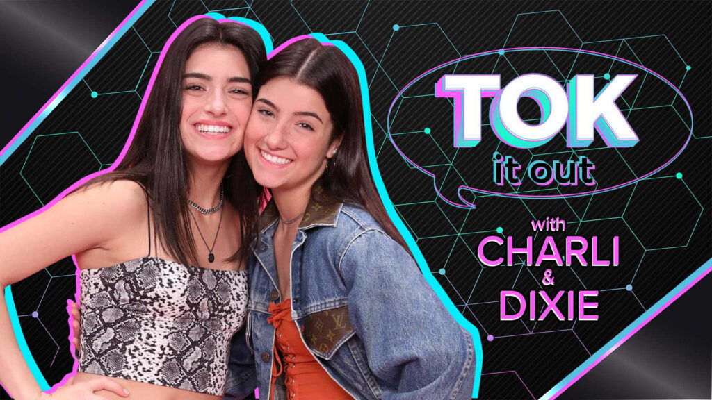 Charli & Dixie D'Amelio Smiling Together - Tok It Out Wallpaper