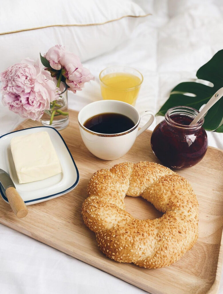 Charming Breakfast Spread: Coffee, Sesame Bagel & Fresh Flowers Wallpaper