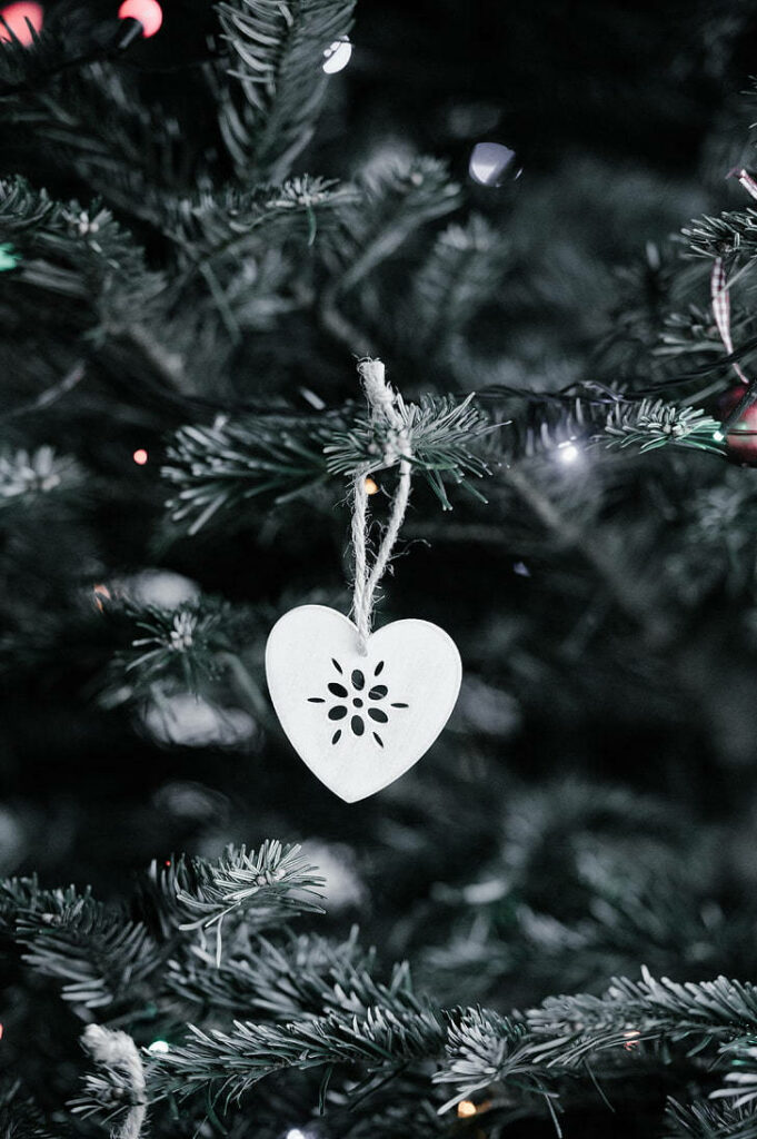 Charming Christmas Tree with White Heart Ornament - Holiday Wallpaper