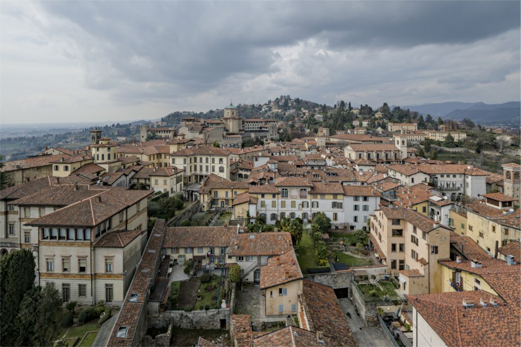 Charming Cityscape Wallpaper: Historic Buildings & Scenic Hills