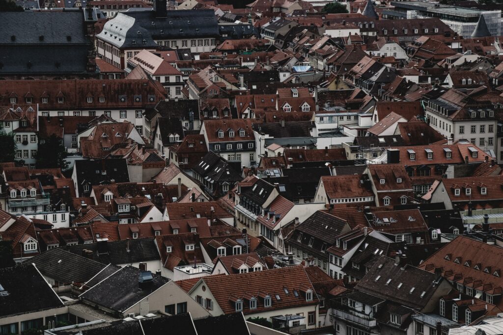Charming Cityscape Wallpaper: Traditional Architecture & Red-Tiled Roofs