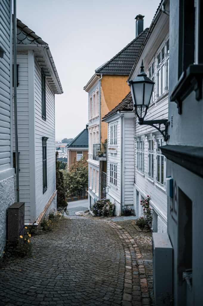 Charming Cobblestone Street Wallpaper: Historic Architecture & Serenity
