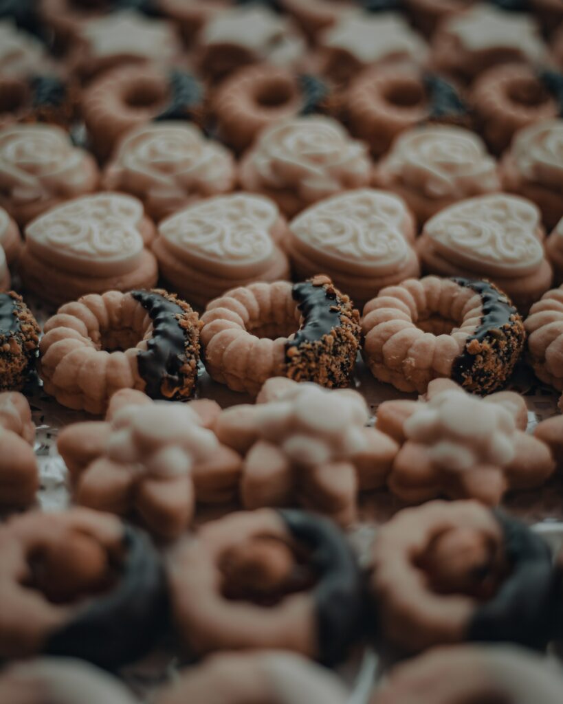 Delightful Cookie Wallpaper: Intricate Designs & Heart-Shaped Treats