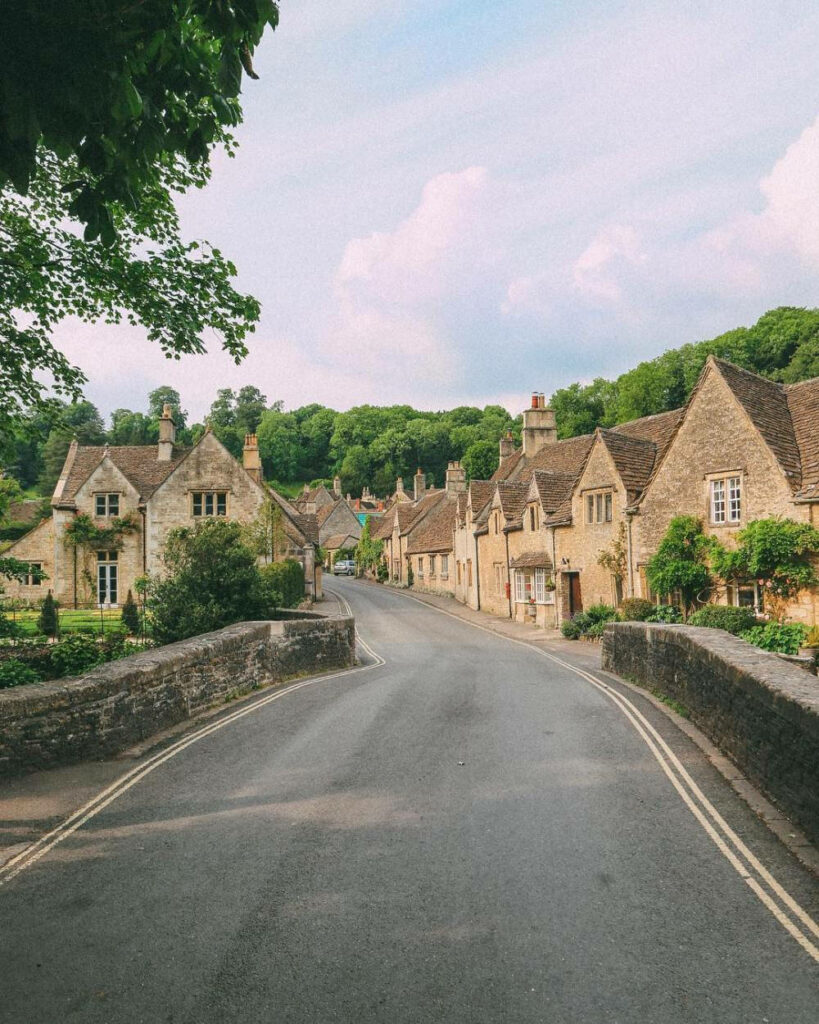 Charming Cotswolds Cottages: Serene English Countryside Wallpaper
