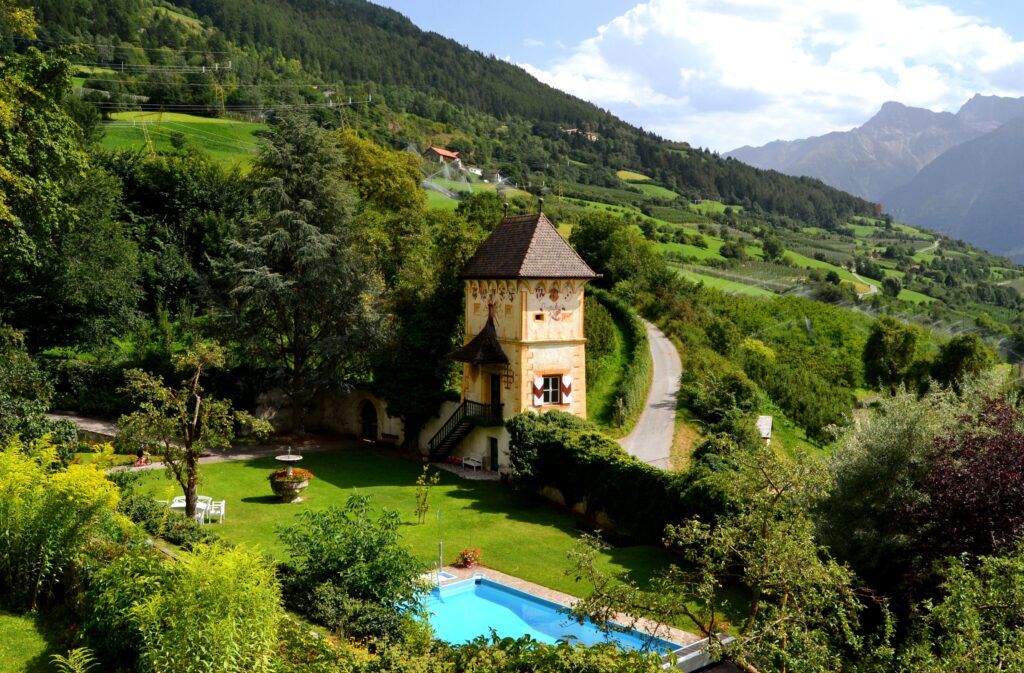 Charming Countryside House with Pool - Serene Nature Wallpaper