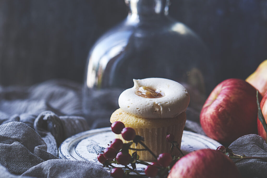 Charming Dessert Wallpaper: Cupcake with Cream, Apples & Berries
