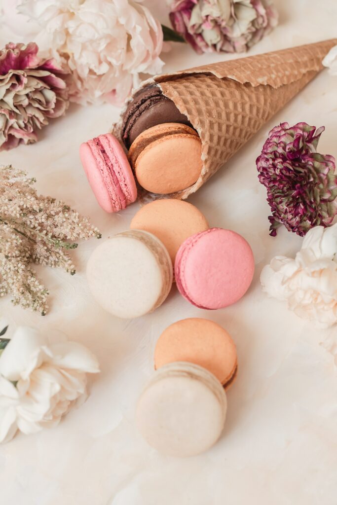 Charming Dessert Wallpaper: Colorful Macarons & Cookies in Bloom