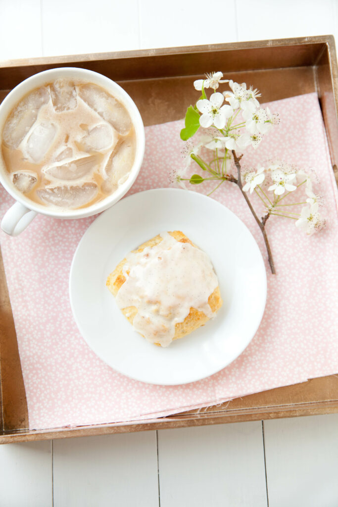 Delightful Dessert and Iced Drink Wallpaper with Floral Touch