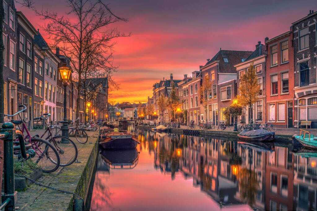 Charming Dutch Canal Sunset Wallpaper - Serene Reflection & Architecture
