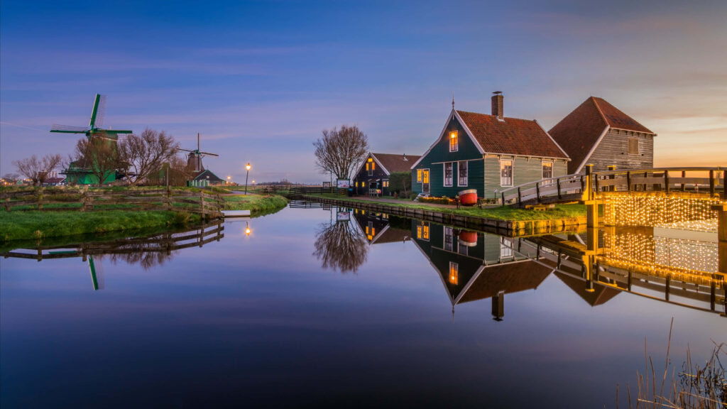 Serene Dutch Countryside Wallpaper: Canals, Windmills & Sunset Glow