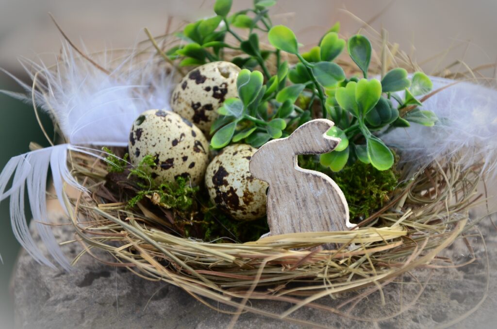 Charming Easter Wallpaper: Nest, Speckled Eggs & Rustic Rabbit