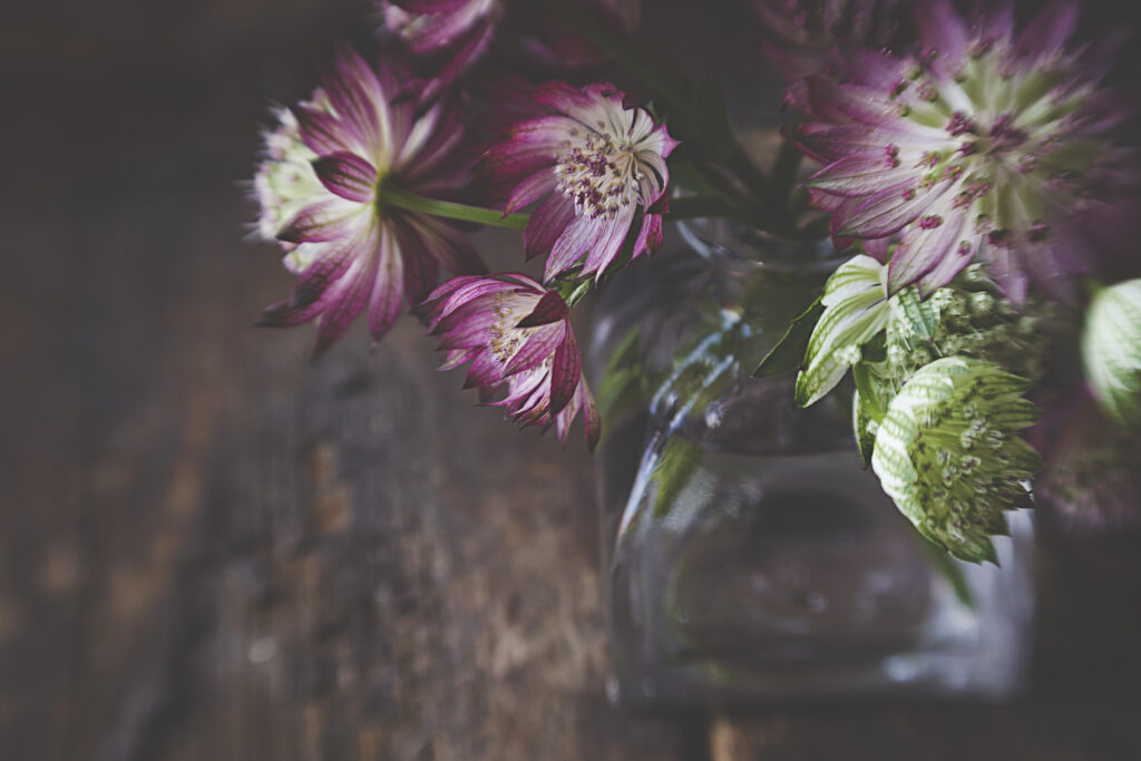Charming Flower Bouquet Wallpaper: Rustic Elegance for Your Space