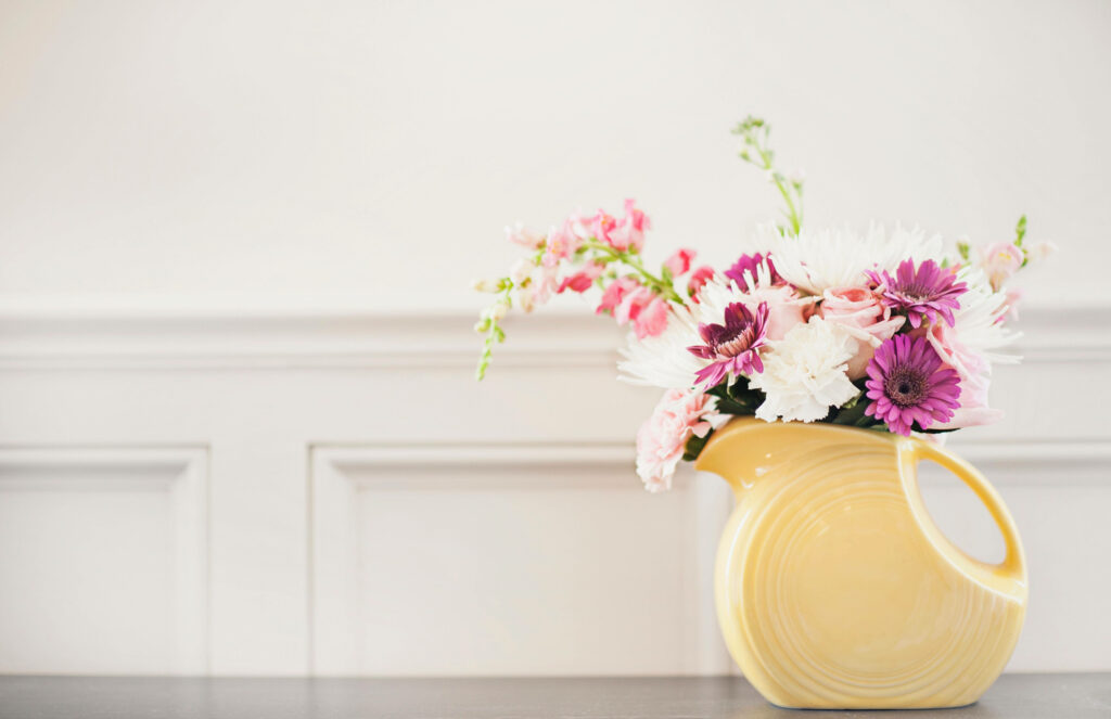 Charming Floral Wallpaper: Colorful Bouquet in Yellow Vase