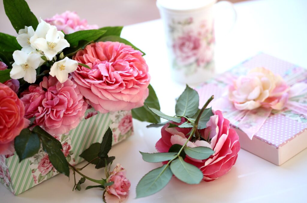 Charming Floral Wallpaper with Pink Roses & Jasmine Blossoms