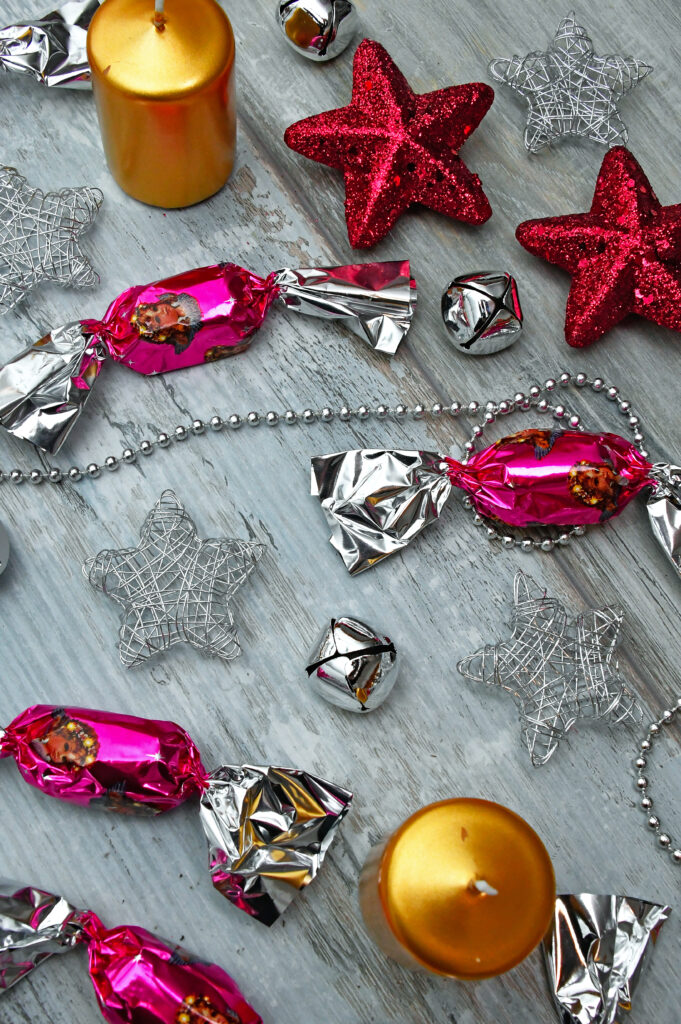 Charming Holiday Wallpaper: Gold Candles & Festive Decorations