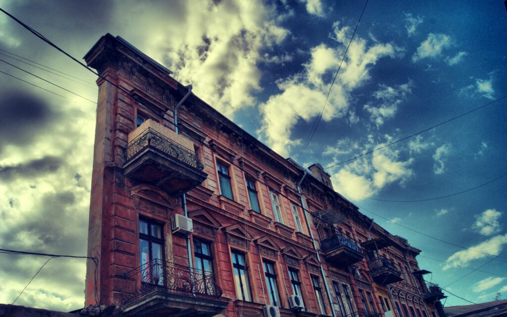 Historic Odessa Building Wallpaper: Classic Design & Blue Sky Charm