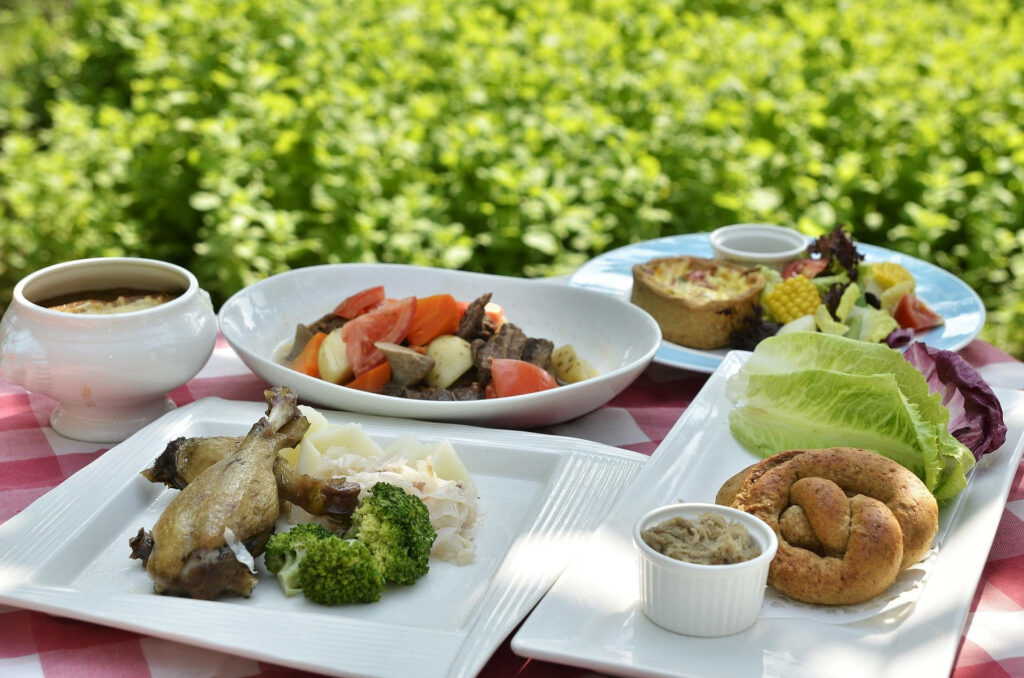 Charming Outdoor Dining: Healthy Dishes on Checkered Tablecloth Wallpaper