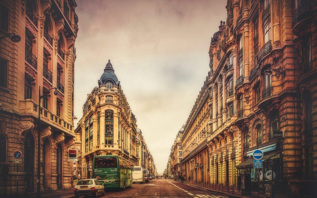 Charming Paris Street Wallpaper: Elegant Historic Architecture