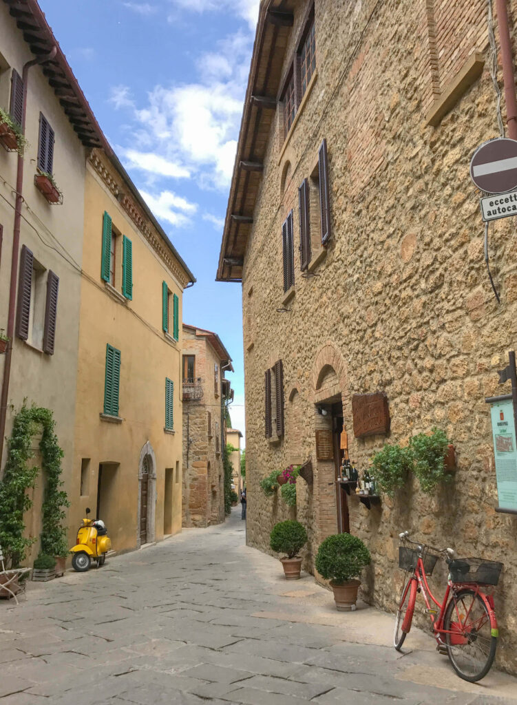 Charming Pienza Street Wallpaper: Rustic Italian Aesthetic