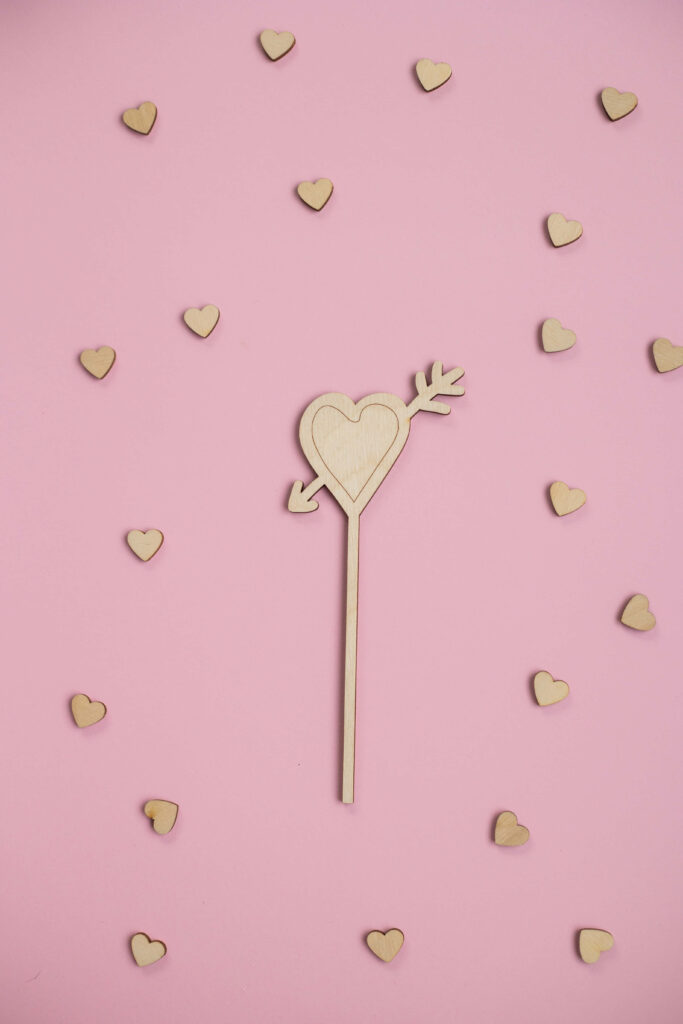 Romantic Pink Wallpaper with Wooden Heart Cutouts - Charming Design