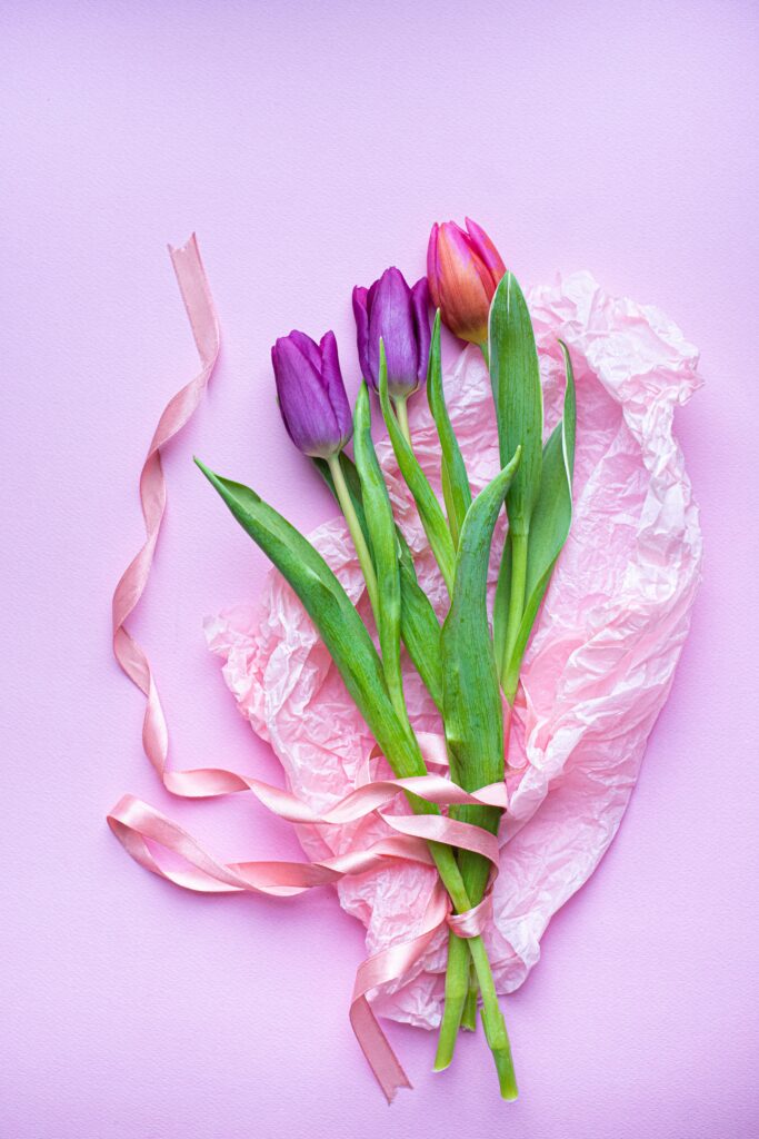 Charming Purple & Pink Tulip Wallpaper with Rustic Touches
