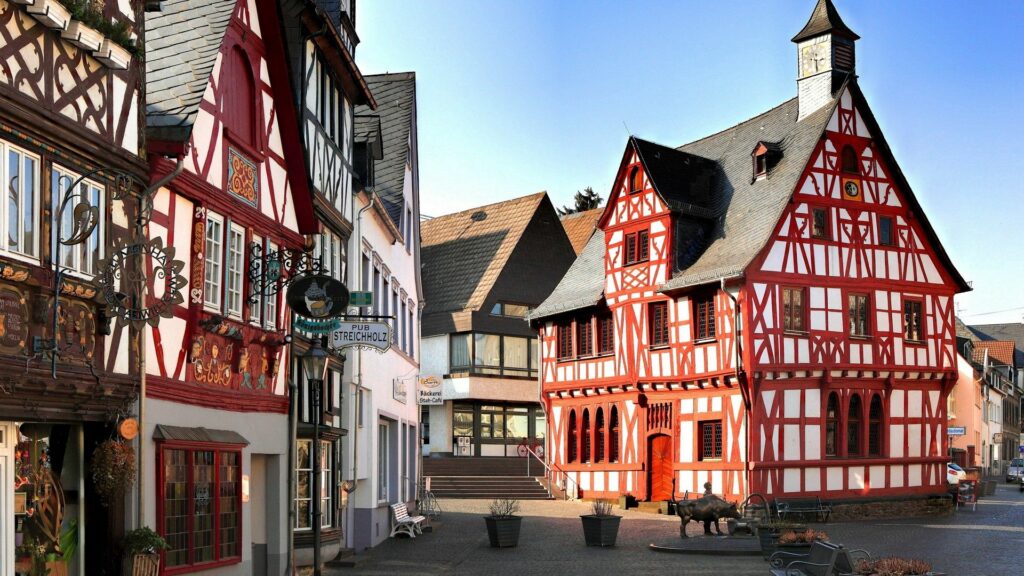 Charming Rhens, Germany: Historic Half-Timbered Buildings Wallpaper