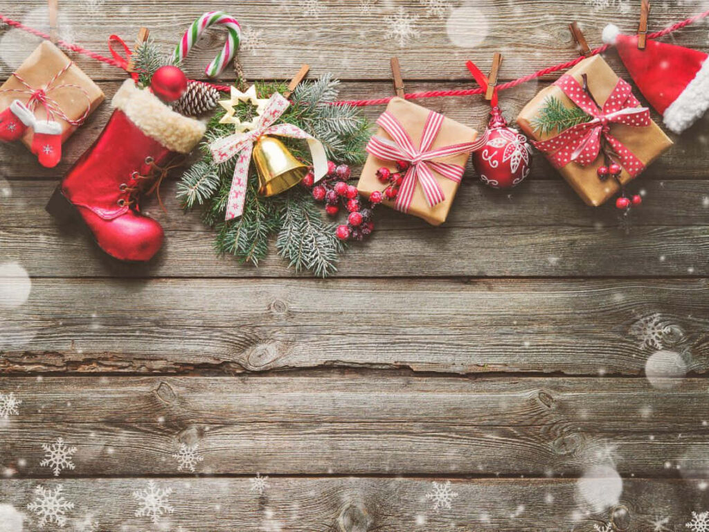 Rustic Holiday Wallpaper with Cozy Winter Decorations & Snowflakes