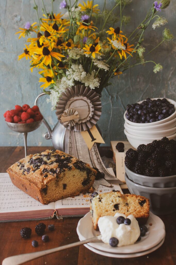 Charming Rustic Wallpaper with Blueberry Dessert & Floral Accents