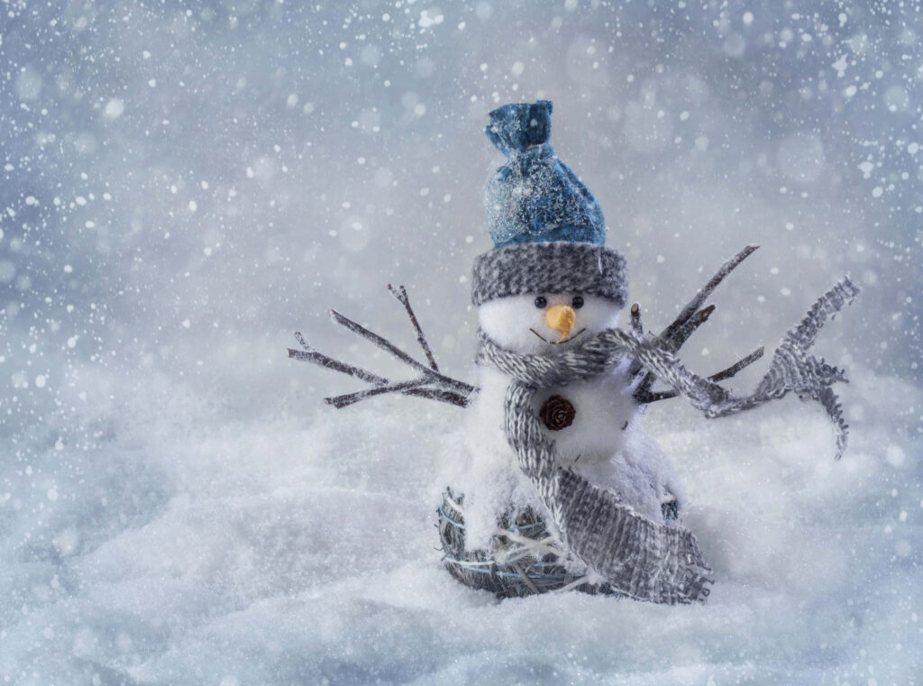 Charming Snowman Wallpaper: Festive Winter Background for Christmas Spirit