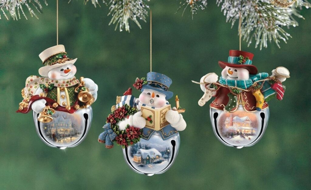 Charming Snowmen Christmas Wallpaper: Festive Holiday Decor