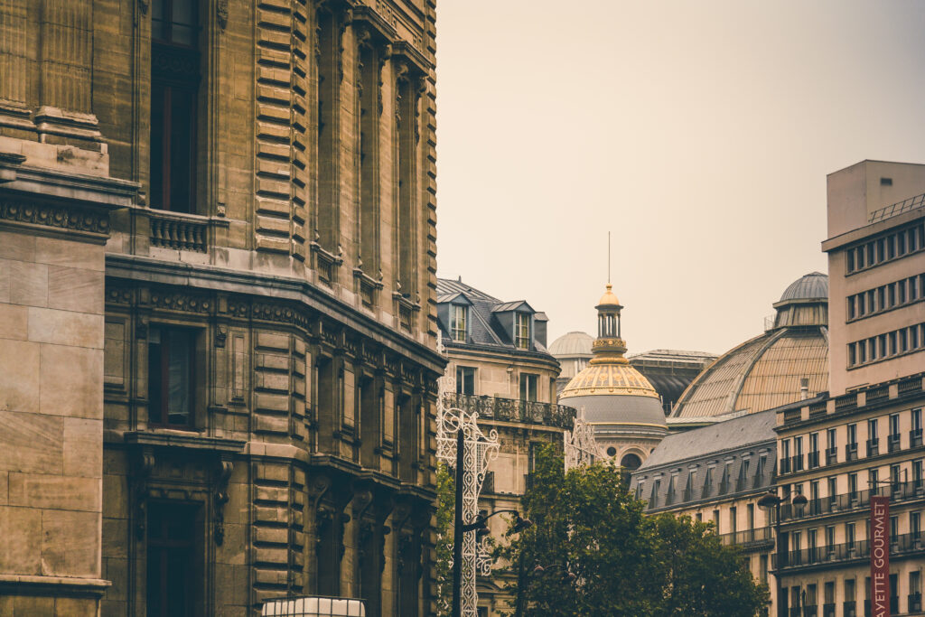 Charming Urban Scene Wallpaper: Elegant Architectural Details & Warm Light