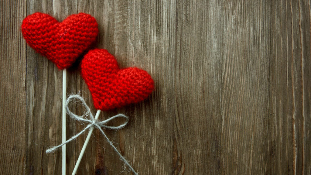 Charming Valentine's Day Desktop Wallpaper with Knitted Heart Lollipops
