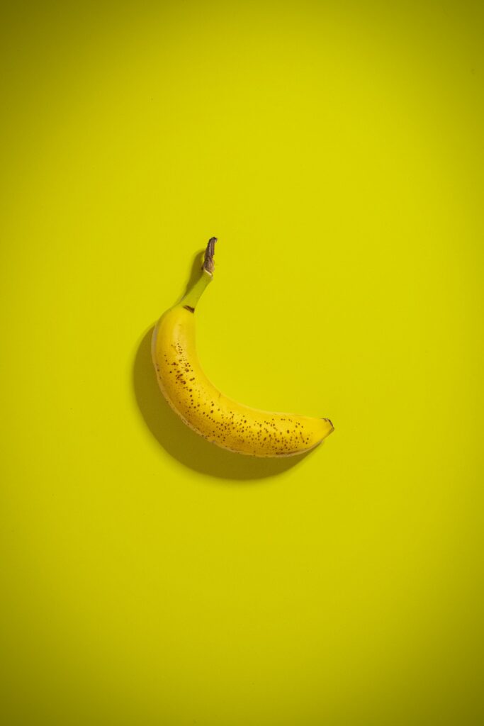 Tropical Yellow Banana Wallpaper: Simple Charm on Vibrant Background